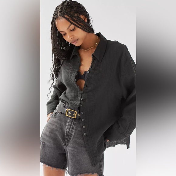 Urban Outfitters Tops - Urban Outfitters Addison Button-Front Blouse. Black size S. Raw hem, side vent.